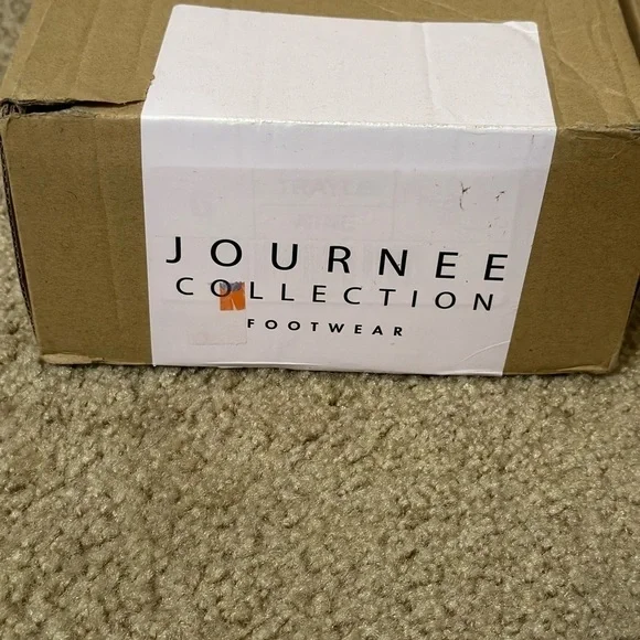 Journee Collection Footwear Trayle Wine Wedge Sandals Size: 6 - Picture 6 of 6